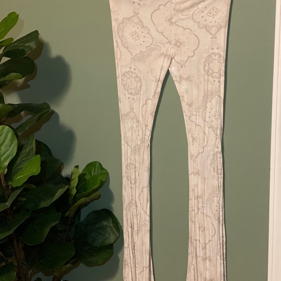 Cream two piece set - Picture 7 of 9